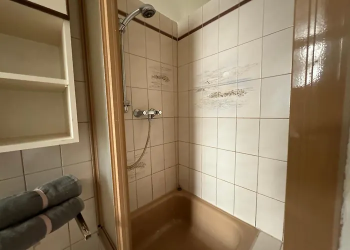 דירה 3 Bedroom Long-term With Free Parking *