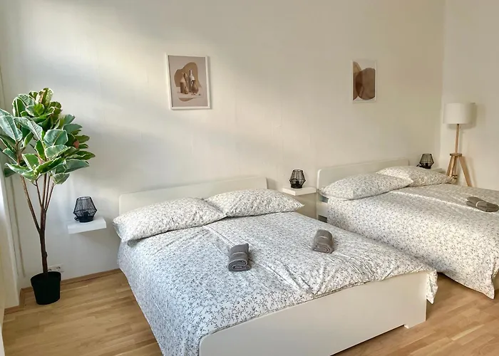 3 Bedroom Long-term With Free Parking דירה *