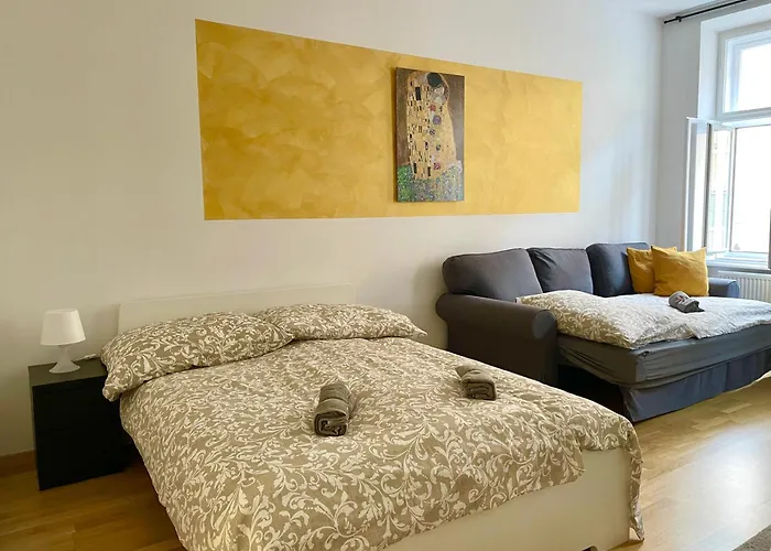 דירה 3 Bedroom Long-term With Free Parking *