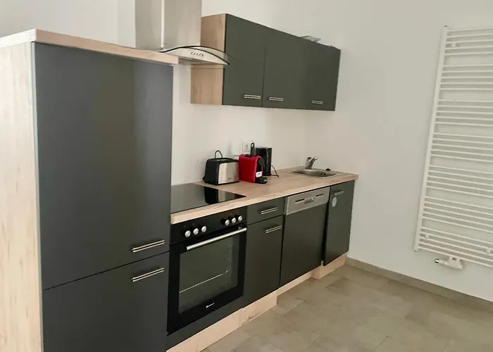 3 Bedroom Long-term With Free Parking דירה *