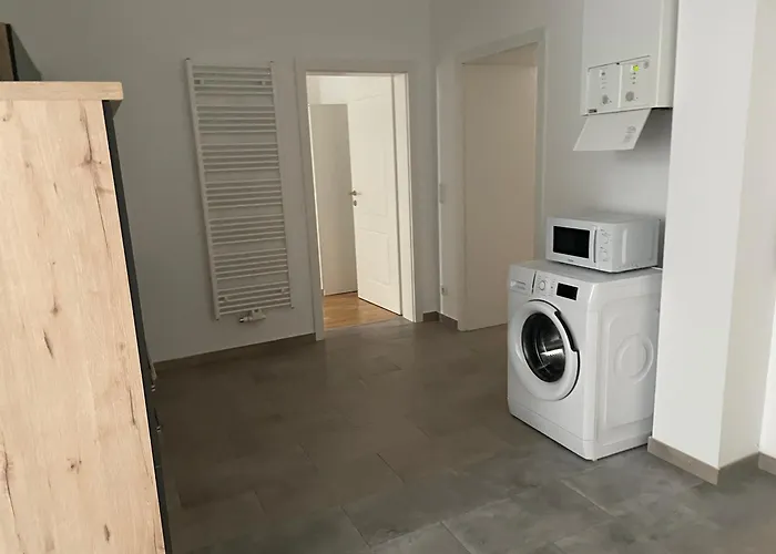 3 Bedroom Long-term With Free Parking דירה