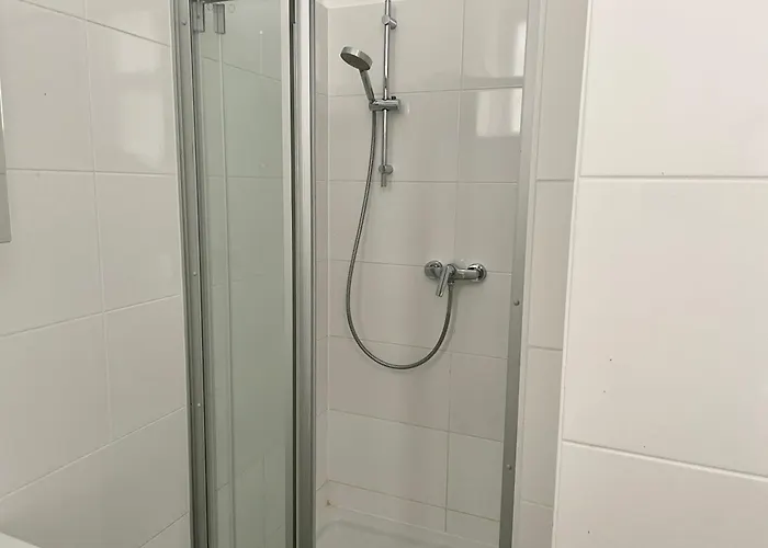 3 Bedroom Long-term With Free Parking