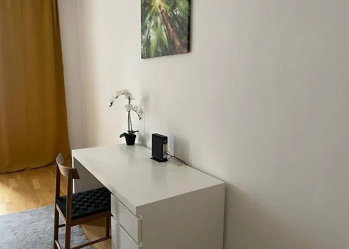 3 Bedroom Long-term With Free Parking דירה