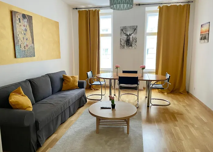 דירה 3 Bedroom Long-term With Free Parking *