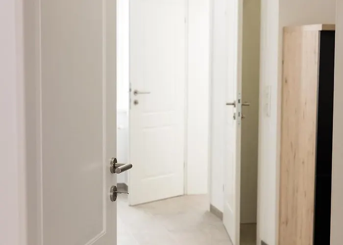 3 Bedroom Long-term With Free Parking *