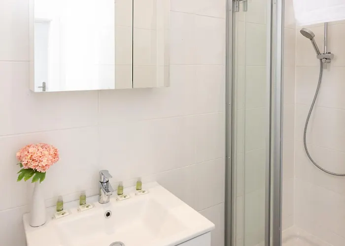 3 Bedroom Long-term With Free Parking