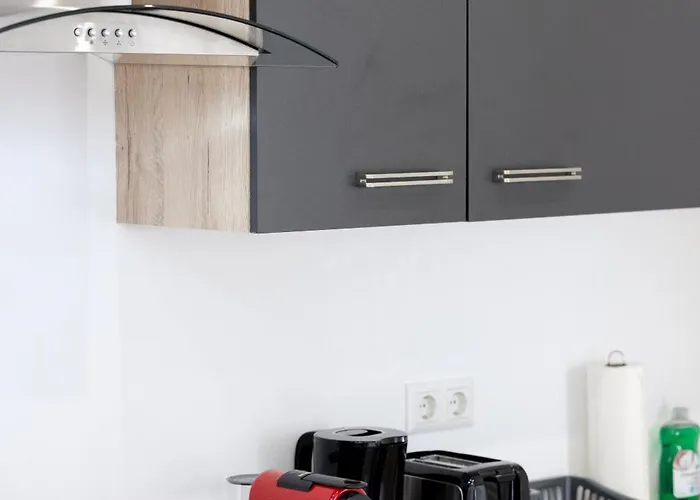 דירה 3 Bedroom Long-term With Free Parking *