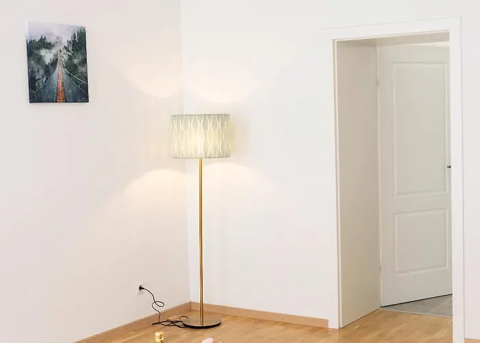 3 Bedroom Long-term With Free Parking דירה