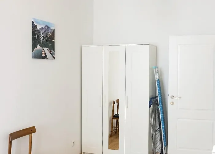 3 Bedroom Long-term With Free Parking *