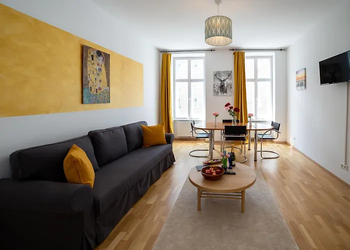 דירה 3 Bedroom Long-term With Free Parking *