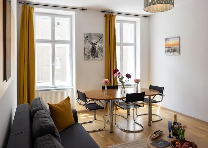 3 Bedroom Long-term With Free Parking דירה