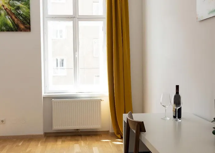דירה 3 Bedroom Long-term With Free Parking *