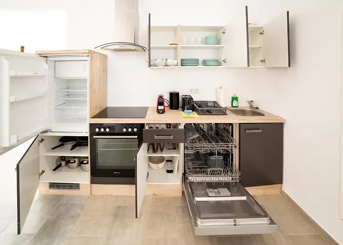 3 Bedroom Long-term With Free Parking